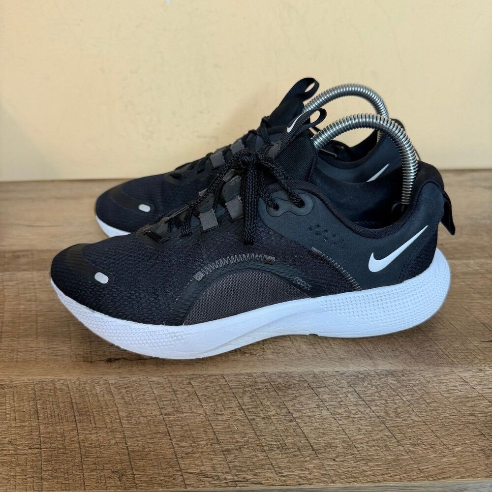 black Nike Women's React Escape Run 2 running shoes size 7.5 sneakers